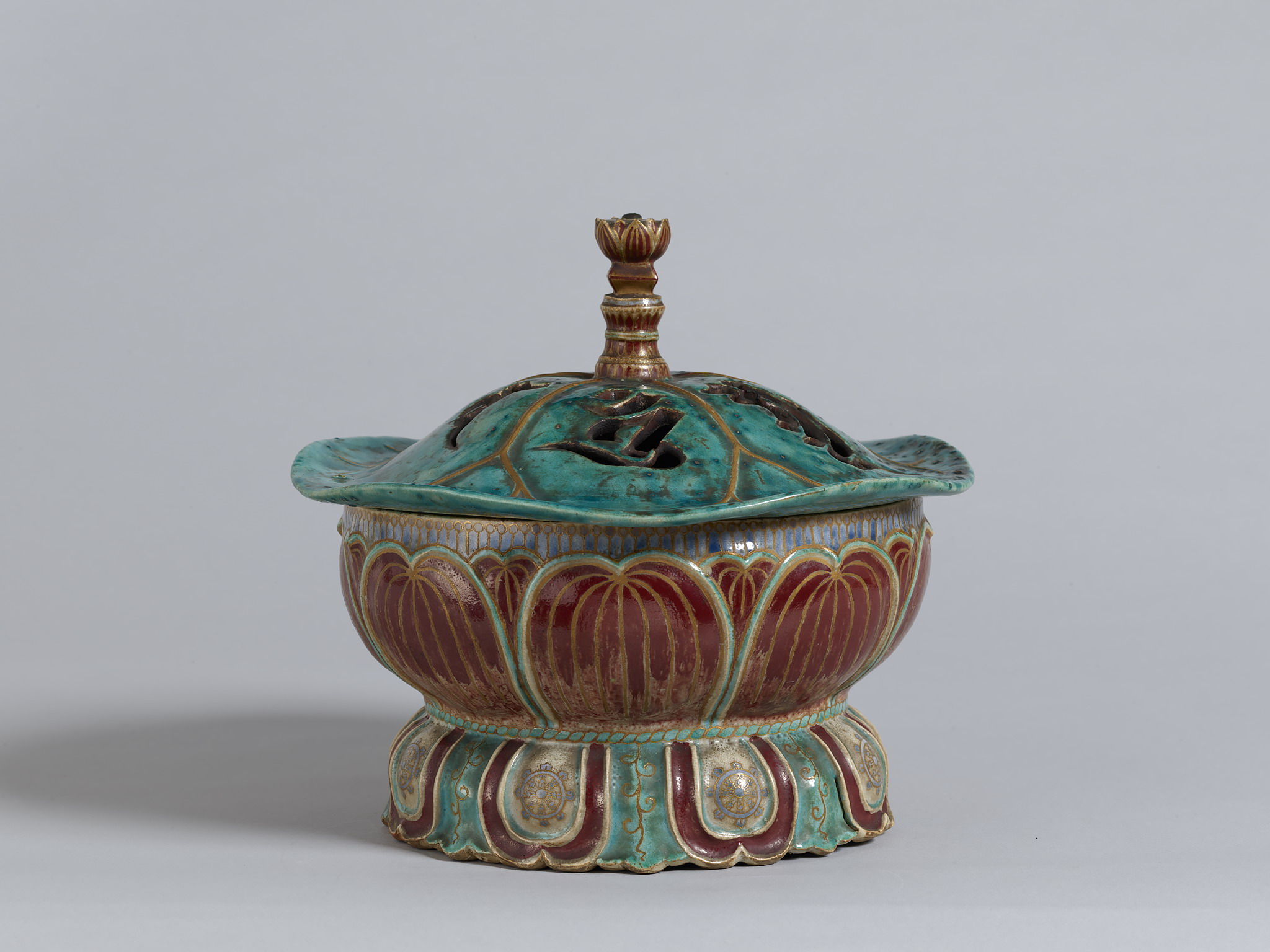 古清水色絵蓮華式香炉 - 名品紹介 - 京都国立博物館