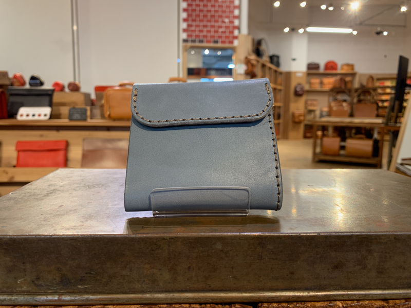 冬の限定革「アイビーグレイ」本店第1弾ラインナップ｜革鞄・革小物の