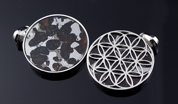 隕石特集】パラサイト・セリコ隕石ペンダント【フラワーオブライフ】約