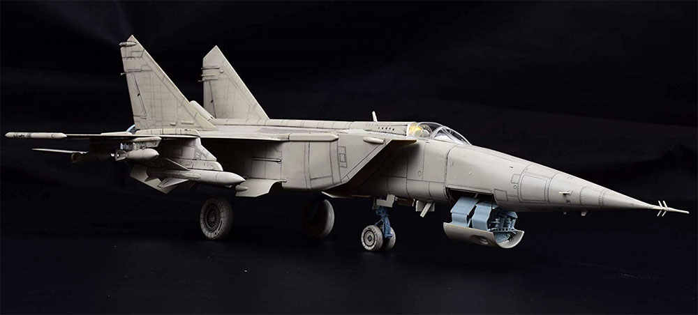 1/48 ミリタリー MiG-25 RB/RBT フォックスバット KITTY HAWK (キティ