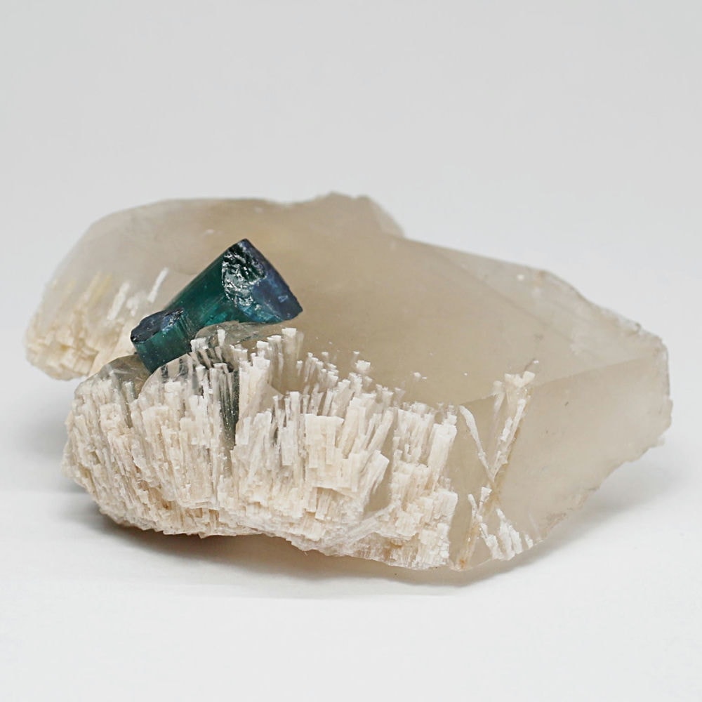 希少]インディゴブルートルマリン結晶原石/水晶共生（インディゴライト