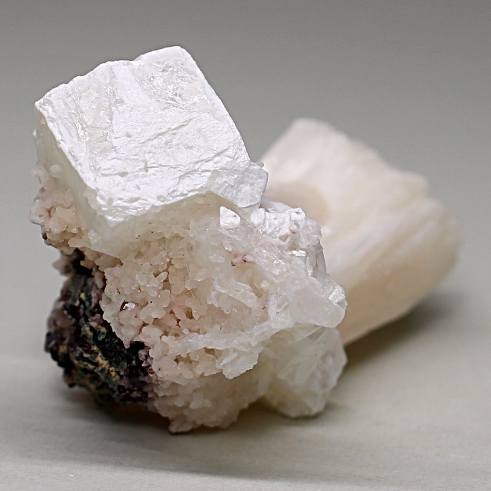 インド/プネー産]変種アポフィライト共生？スティルバイト原石