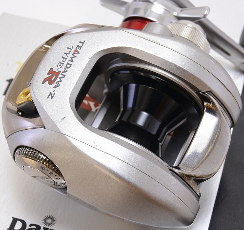 TEAM DAIWA-Z 103H TYPE-R (Right) | IchibanTackle.com