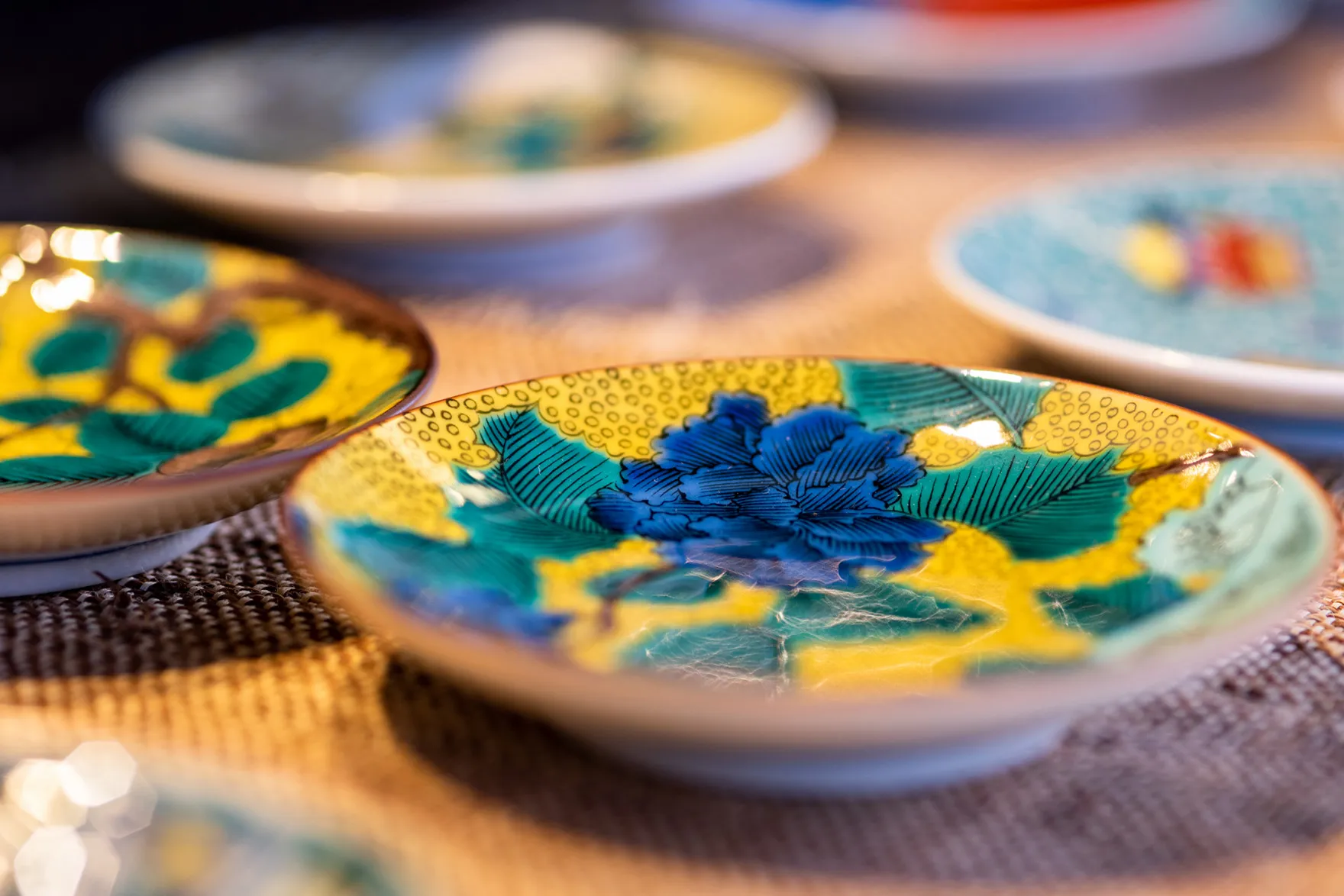 明治時代 九谷焼 美人 立像 明治時代 九谷焼 美人 立像