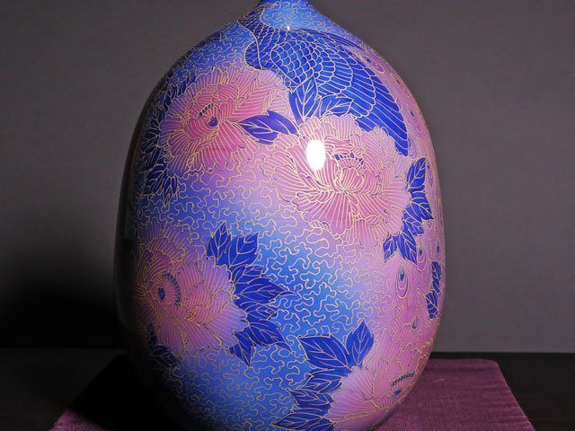 有田焼】飾り花瓶 染錦金彩孔雀牡丹図 - JTOPIA