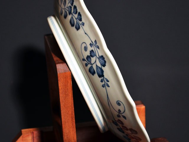 献上手古伊万里焼】飾絵皿（大）染錦本金招福軍配図