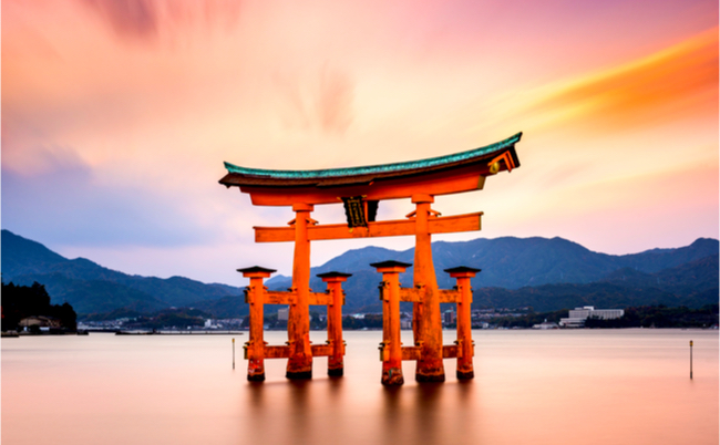 コインを挟まないで。世界遺産「厳島神社」の大鳥居が倒壊危機