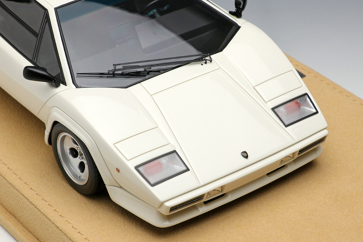 Make Up Co., Ltd. / Lamborghini Countach LP5000S 1982 with Rear Wing