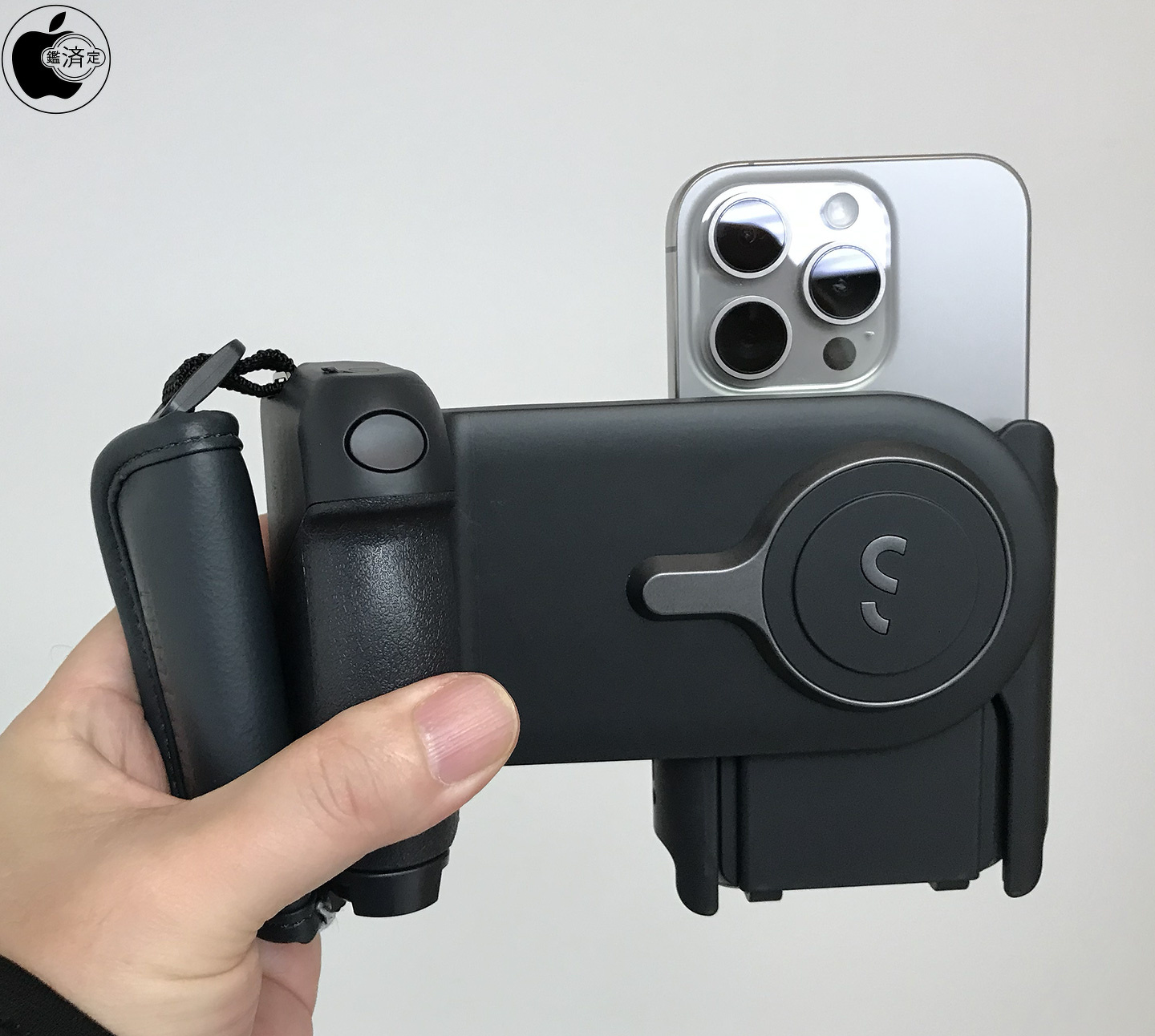 Apple Store、ShiftCamのモバイルバッテリー&Qiワイヤレス充電内蔵