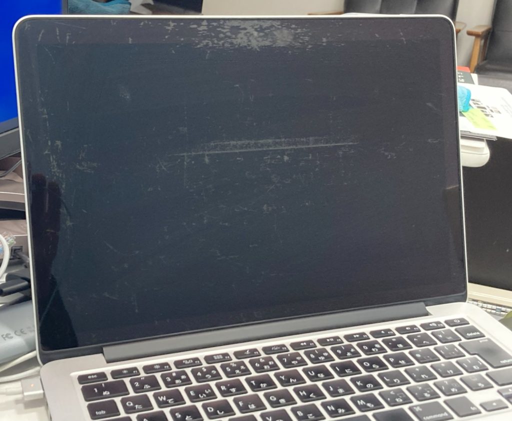 MacBook Pro の コーティング剥がれをキレイにする