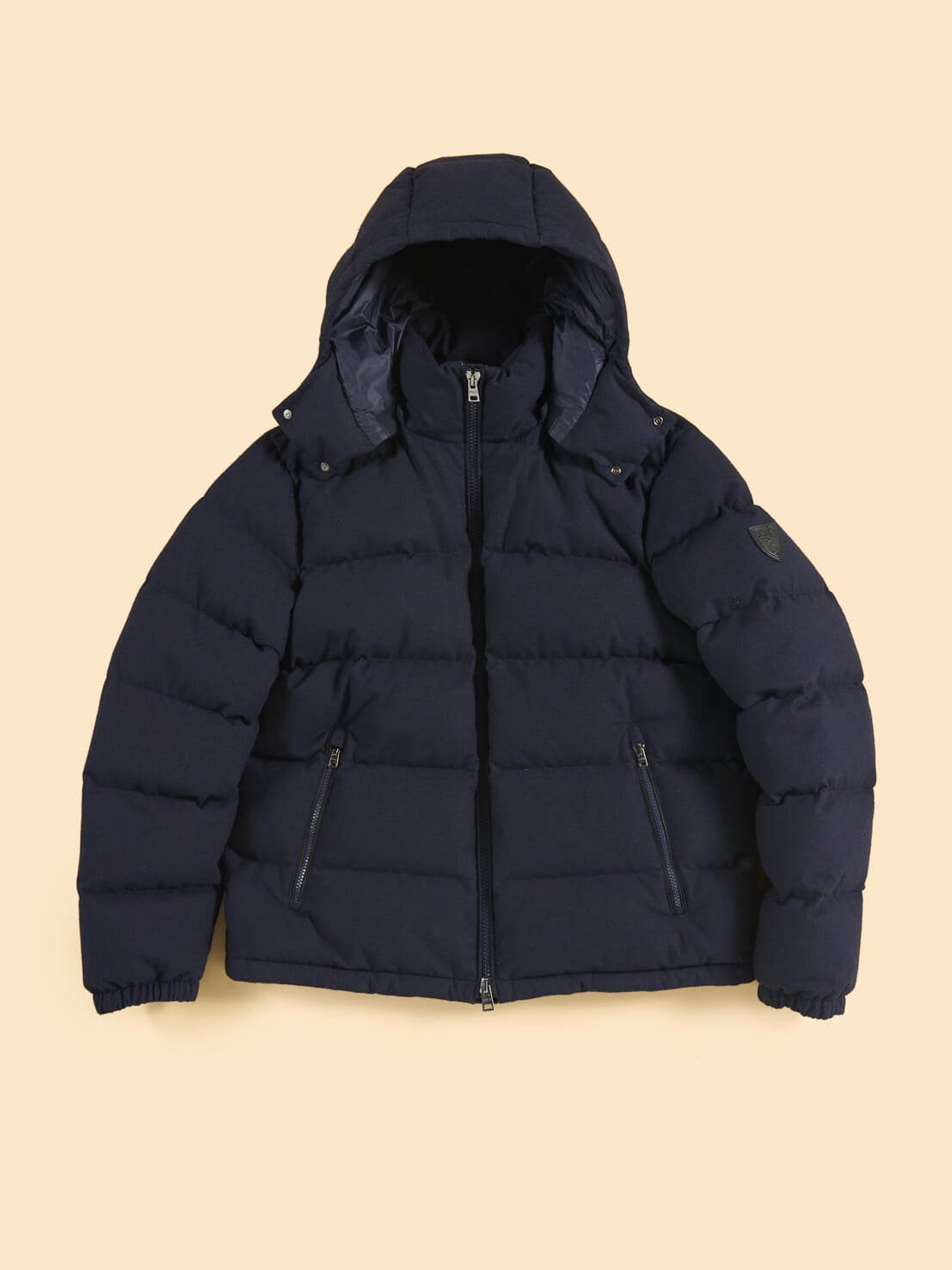 ポロ ラルフ ローレン」で今買うべきは“大人ネイビーの最強ダウン”。超