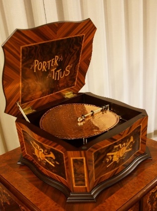 タイタス｜ポーター・ディスクオルゴール