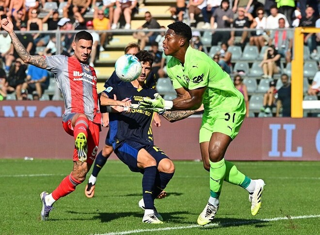 あくびできた」「無料の観客」日本代表守護神がセリエAで今季初完封