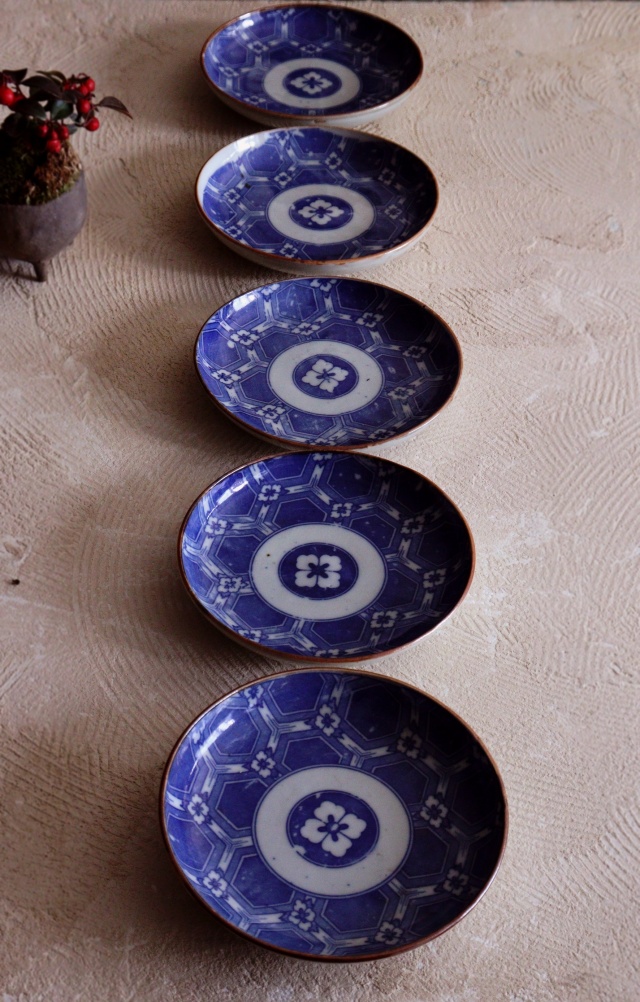 染付印判亀甲・丸に花菱紋様16cm皿 5枚組 取り皿 盛皿 中皿 プレート