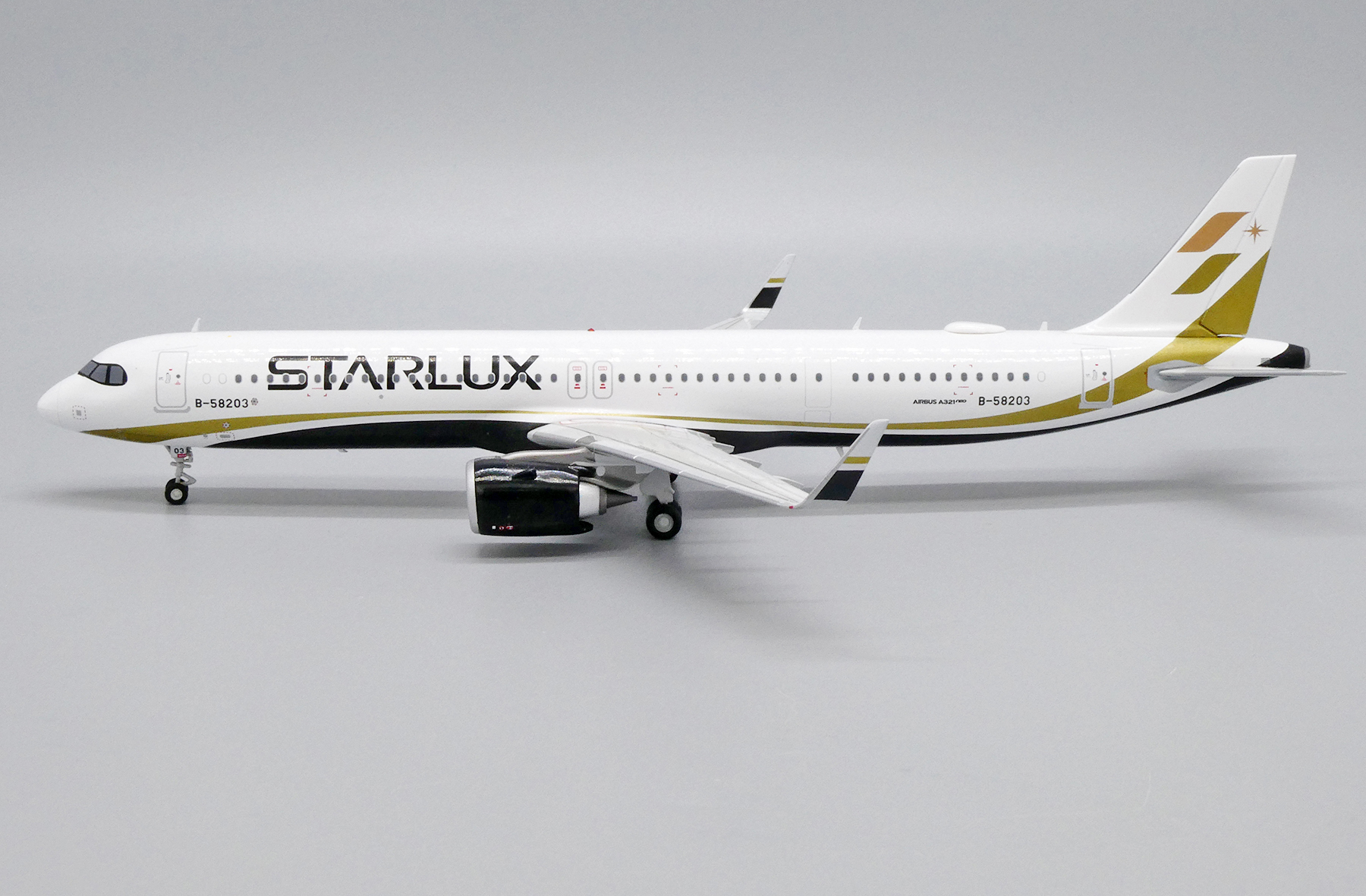 c*n様 レア品‼️STARLUX A321 航空機モデル c*n様 レア品‼️STARLUX
