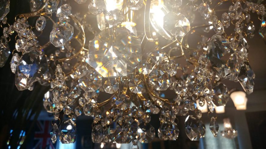 3灯クリスタルシャンデリア - 埼玉 輸入家具 世界の家具オキノ