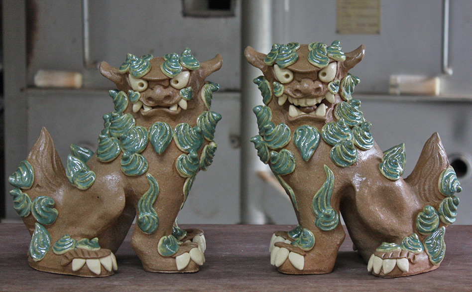 珊瑚シーサー立横 H25 作宮城勝人