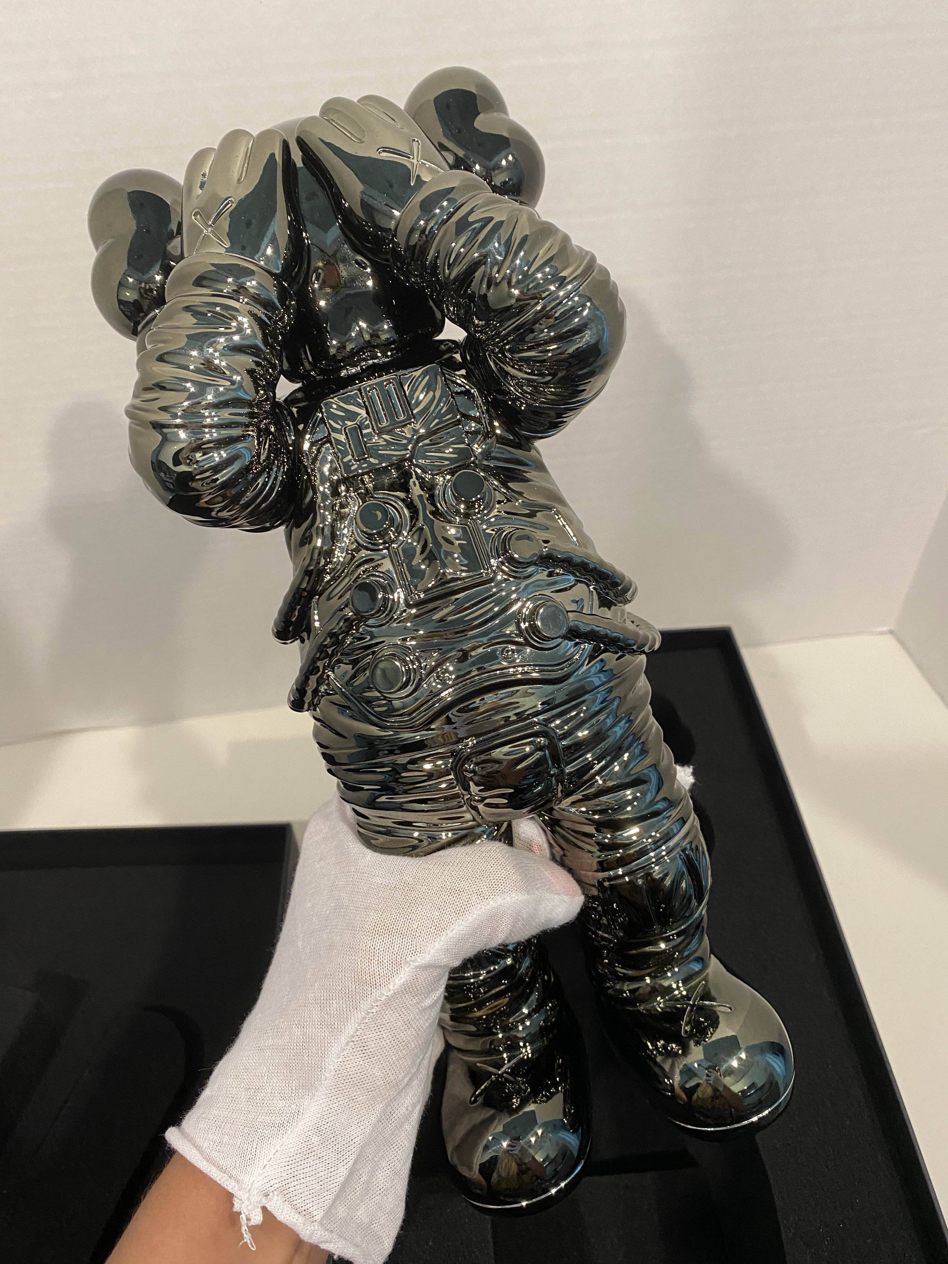 KAWS – Holiday Space Black by KAWS (2020) : Sculpture Objects