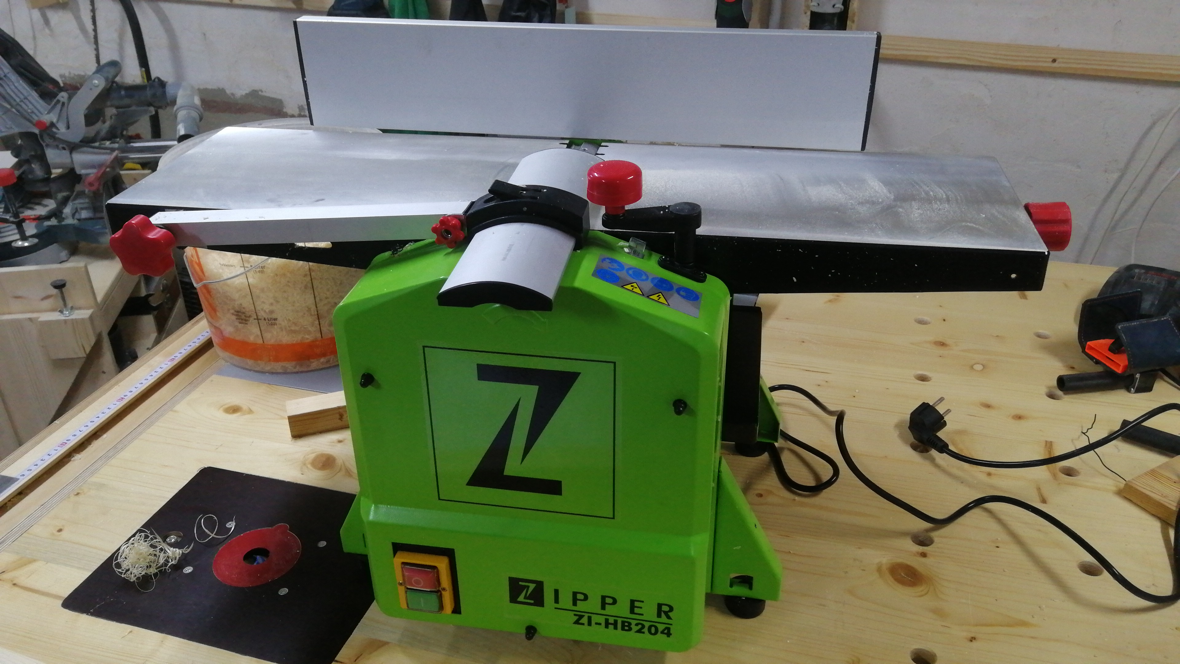 Tool Time: Zipper ZI-HB204 [splitbrain.org]