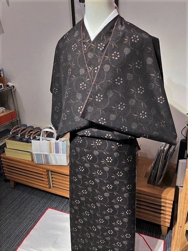 小千谷紬 柿泥染｜自然の色を身に纏う 笹蔓文様｜着物セレクト専門店