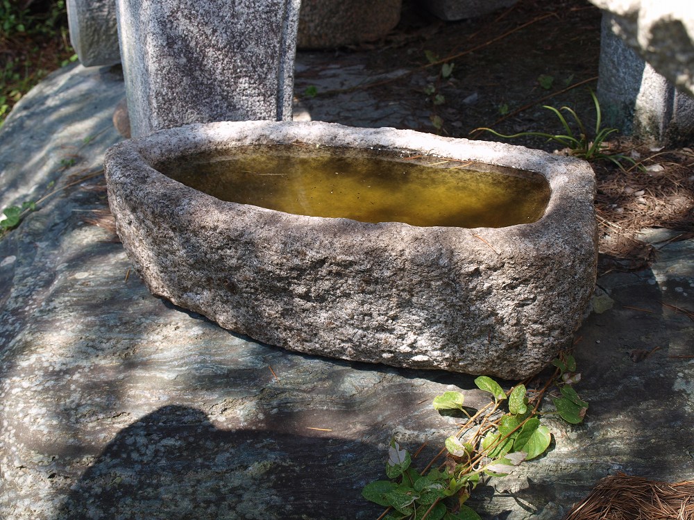 舟形水鉢の製品案内愛知県岡崎市の石灯篭・水鉢蹲など石材製品の製造