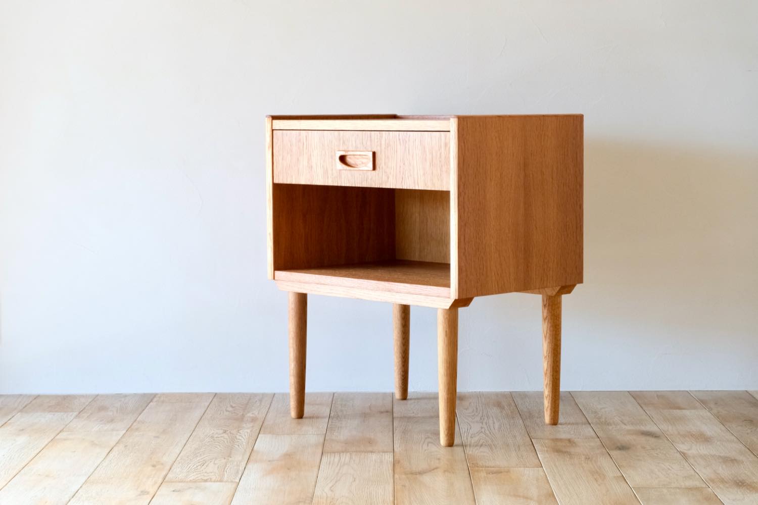 北欧ビンテージ家具/デンマーク製/ベッドサイドチェスト/オーク