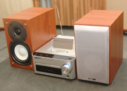 ケンウッド、デジタル伝送対応のiPodドック搭載コンポ“Kseries”「K-521