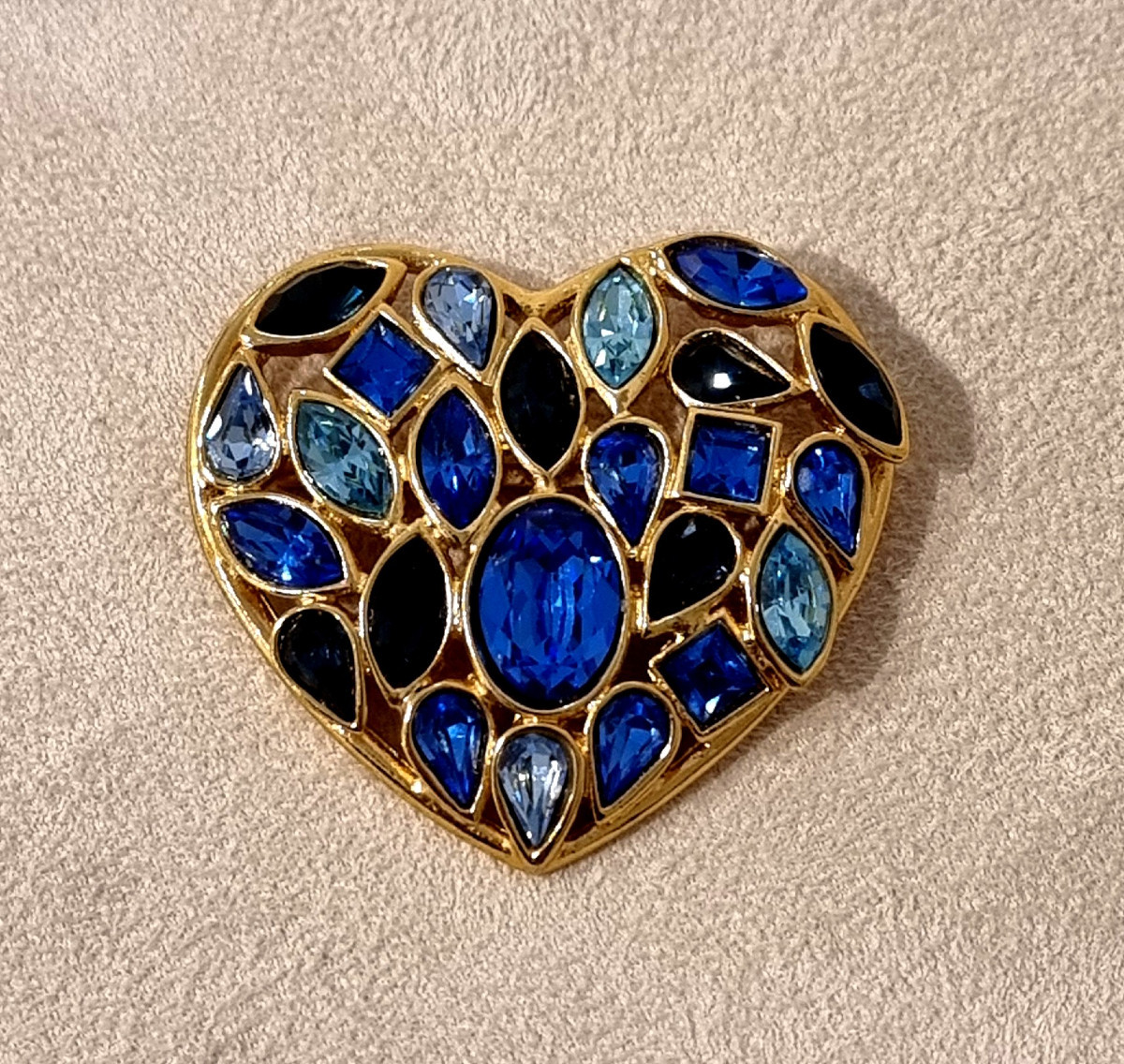 Proantic: Ysl Yves Saint Laurent Heart Brooch, Aphrodite Model, Blue C