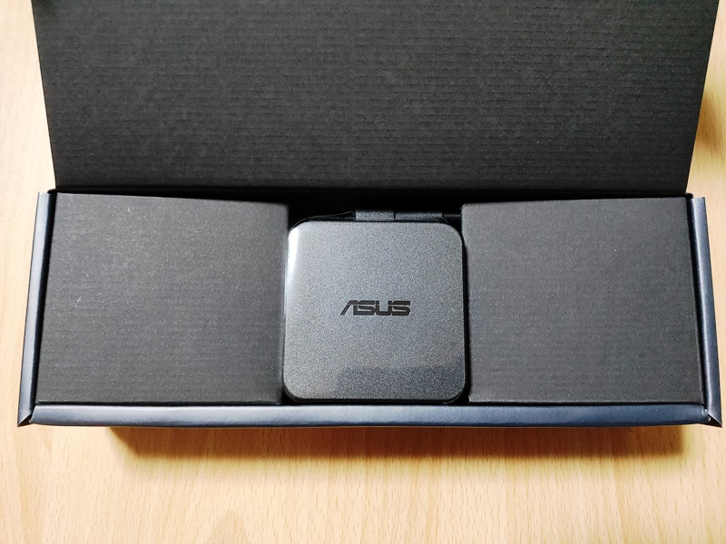 Asus ExpertBook B9 B9450FA 画像でレビュー！メモリ増設は不可だが