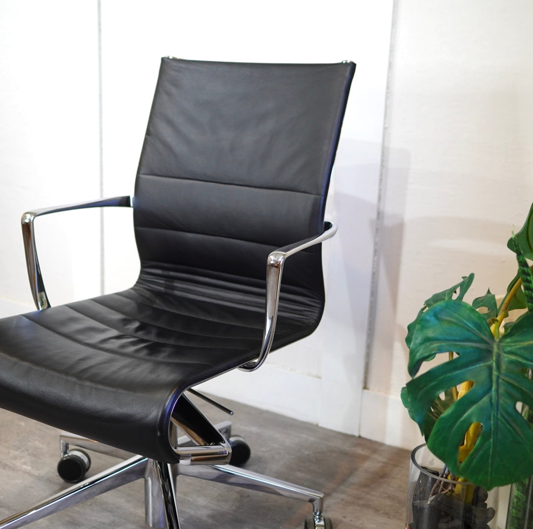 カッシーナイクスシー アリアス ローリングフレーム本革オフィスチェア