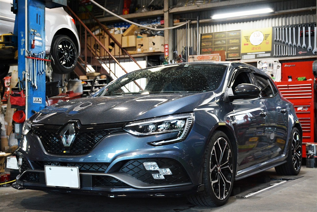 メガーヌ4RSはローダウン作業のご依頼 | RED POINT/レッドポイント