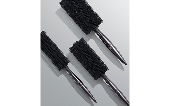 ふわっとキャッチ、するんとリリース。うねりを伸ばし、スタイル決まる