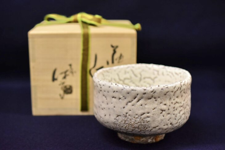十一代三輪休雪『荻茶碗』 ｜骨董品買取 緑和堂