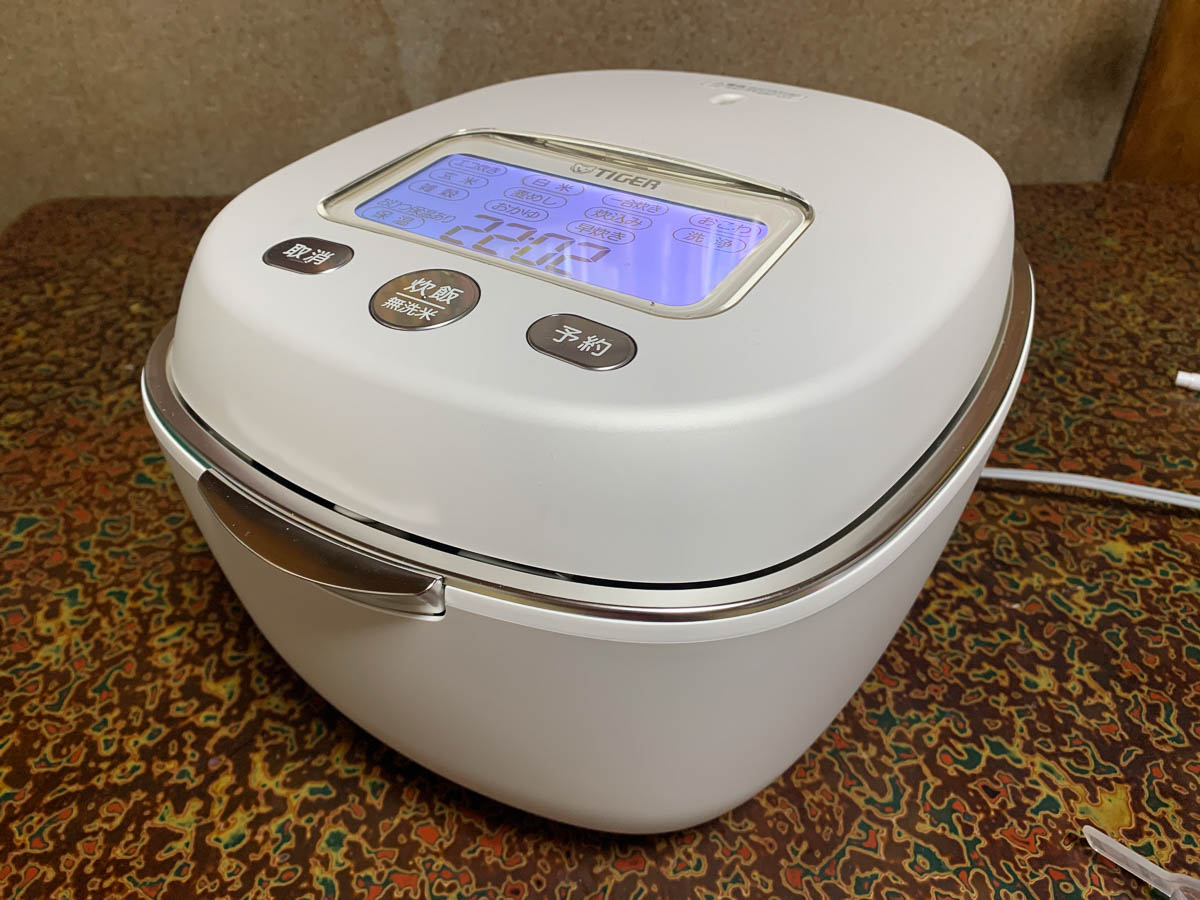 奮発して高級炊飯器を購入した。長く使えそうなタイガー「JPL-A100