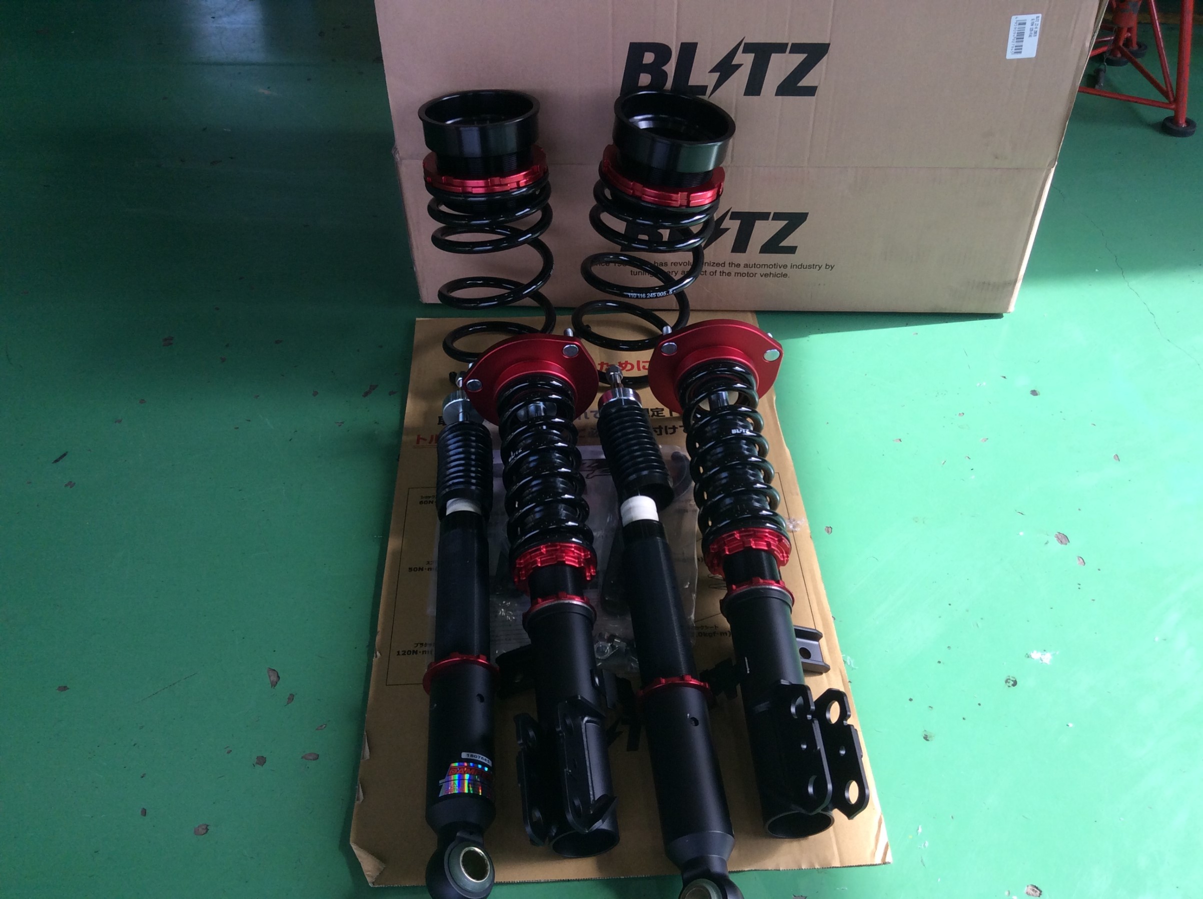 VOXY(ZRR70) BLITZ車高調(ZZ-R)取付け | 店舗おススメ情報 | タイヤ館