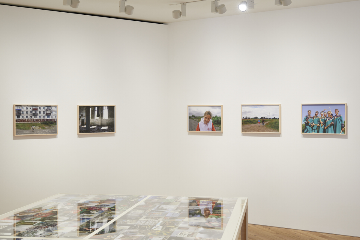 奈良美智 「Sixteen springs and sixteen summers gone—Take your time