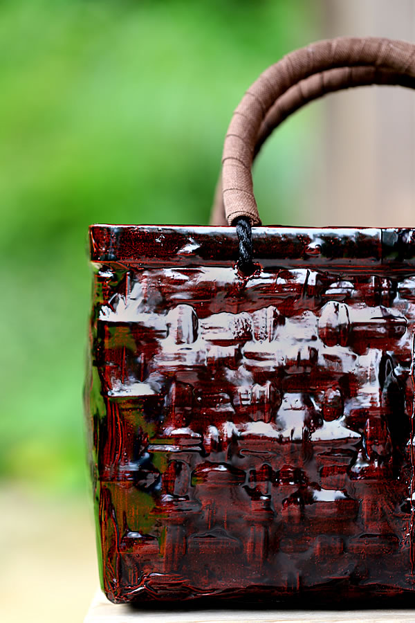 柿渋と漆、新しい一閑張り角手提げ籠 - 竹虎四代目がゆく！