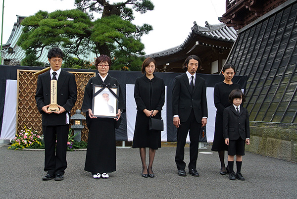 ドラマW 稲垣家の喪主 | TCエンタテインメント株式会社