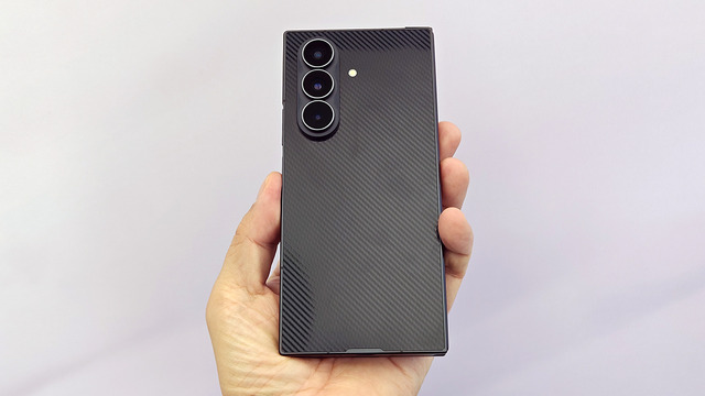 サムスンの3つ折りスマホ「Galaxy Z TriFold」実機を触ってきた