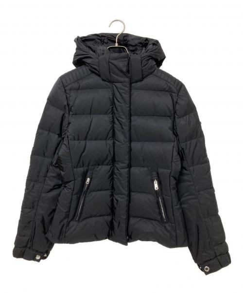 PRADA / プラダ】ダウンジャケット | 冬の街に映える「黒」の品格