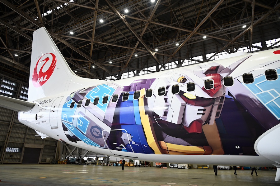 JAL Unveils Specially Painted 737 'JAL Gundam JET' for Domestic
