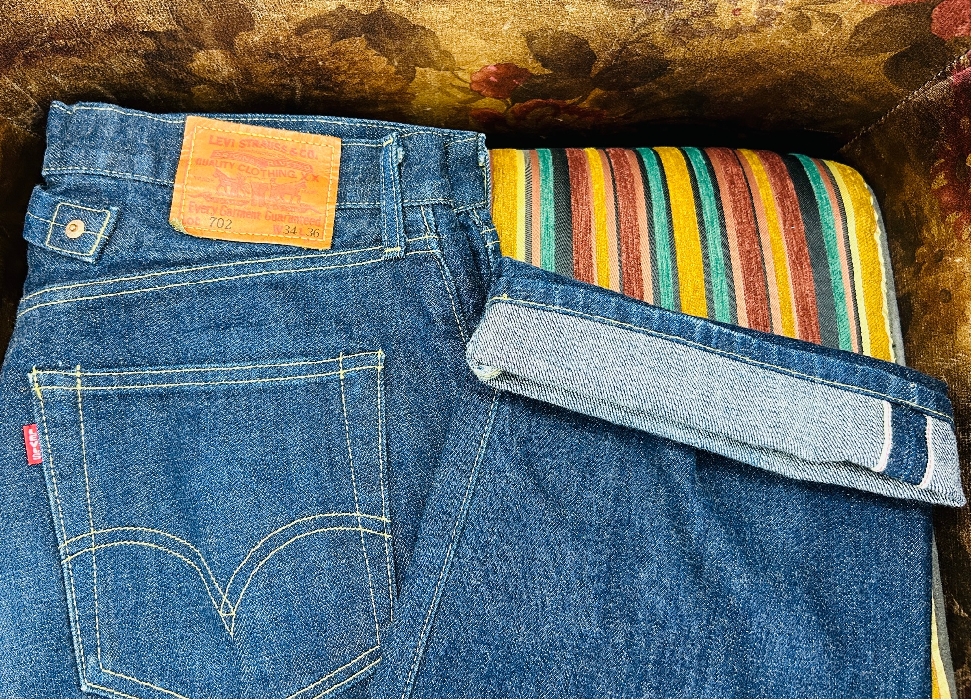 秋物衣類買取強化中】赤耳 LEVI'S（リーバイス）702xx 復刻デニム