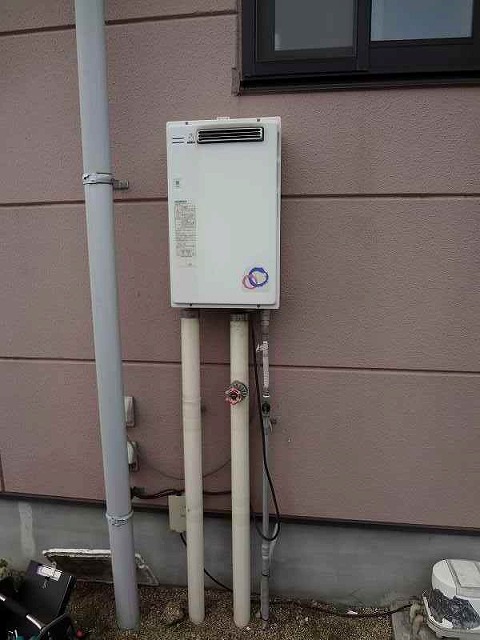 RUX-A2406W(A)-E - 屋外壁掛 | リンナイ | ガス給湯器交換なら【湯