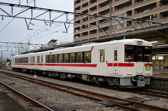 八高線のキハ110系にキハ38形リバイバルカラー登場