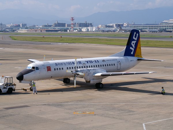 日本航空機製造YS-11（JA8717）