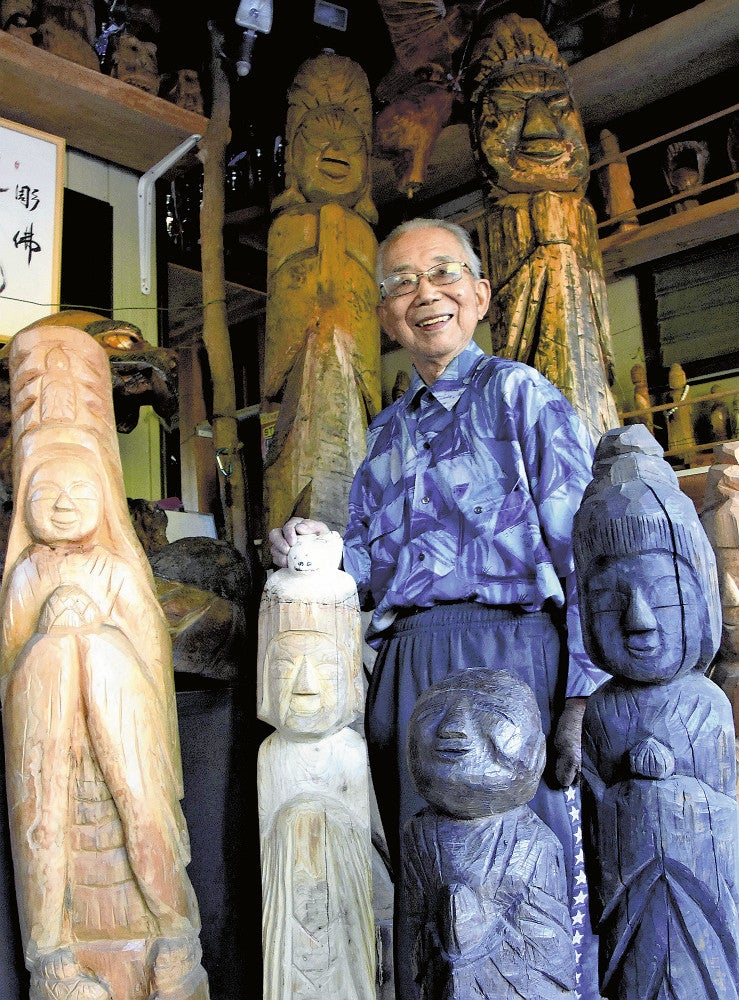 心がすさんでいては彫れない」…円空の作風模した400体、木と