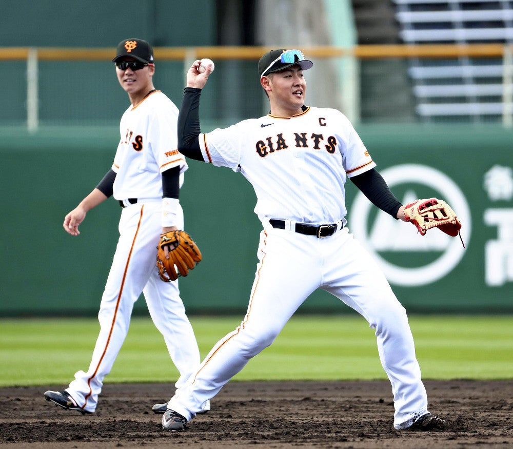 プロ野球キャンプイン、巨人軍は宮崎で始動…岡本新主将ら精力的に動く