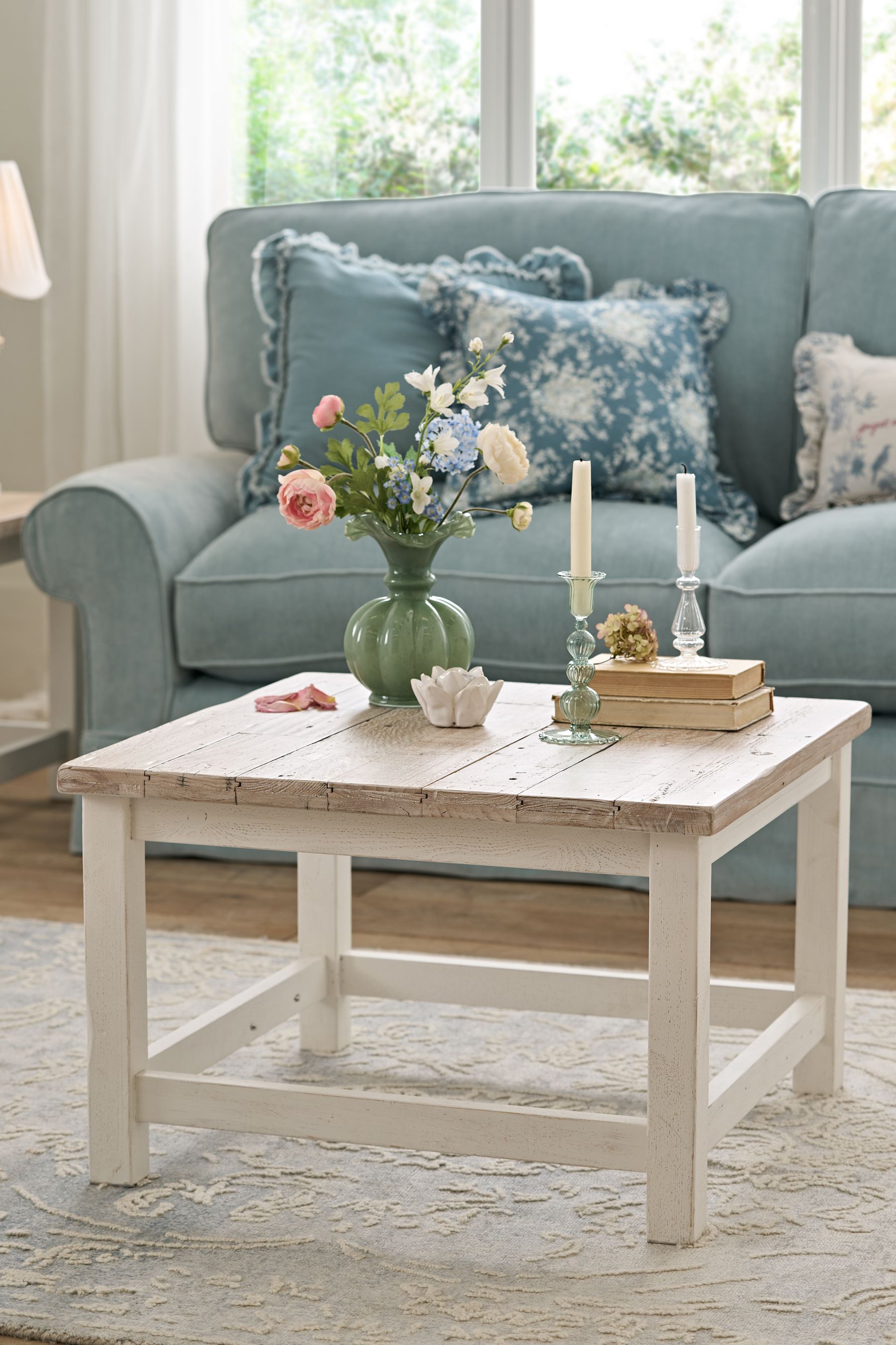 Shabby Chic By Rachel Ashwell White Loretta Coffee Table - White