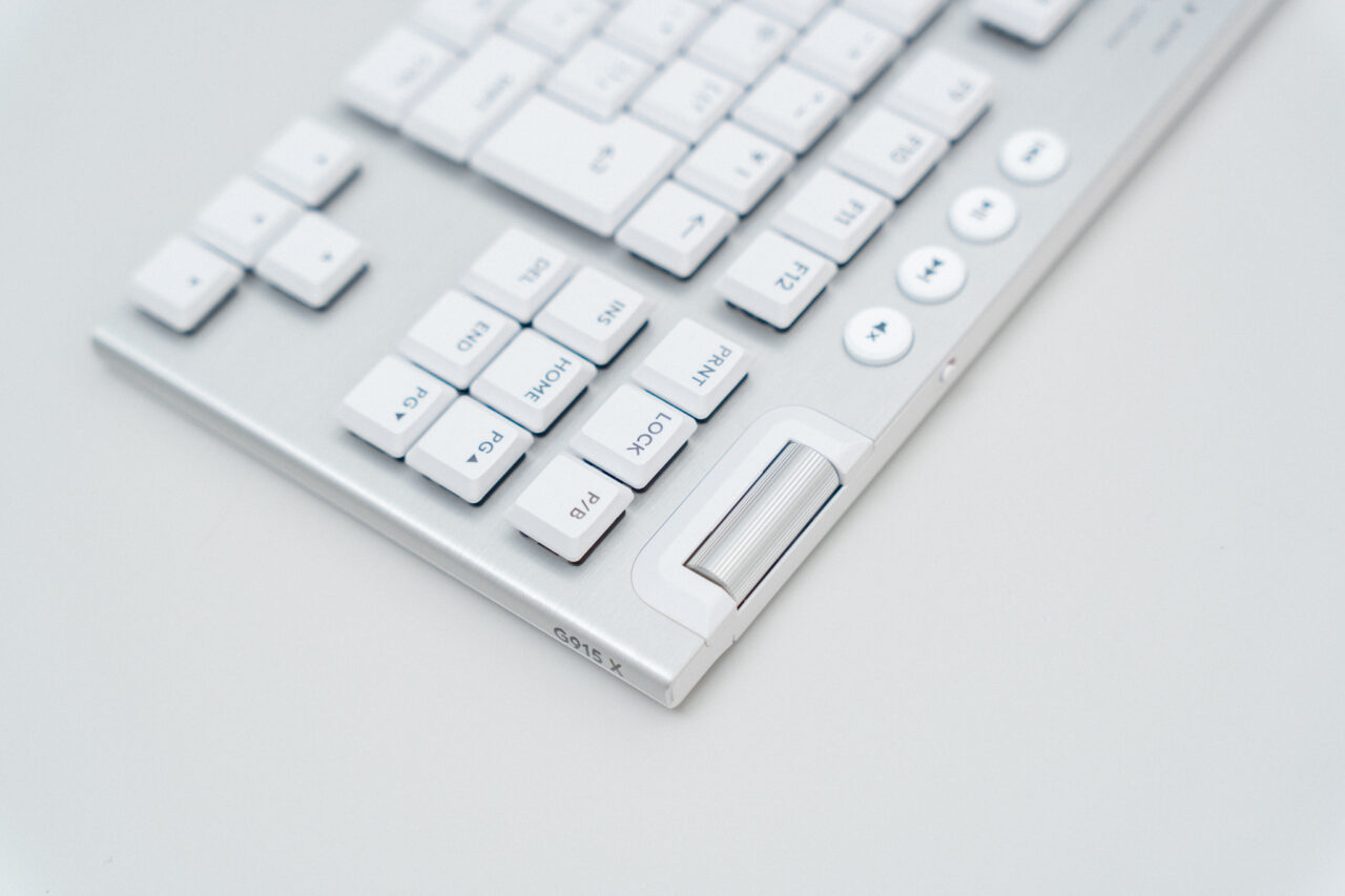 Logicool G915 X LIGHTSPEED TKL レビュー：前モデルから着実に進化を