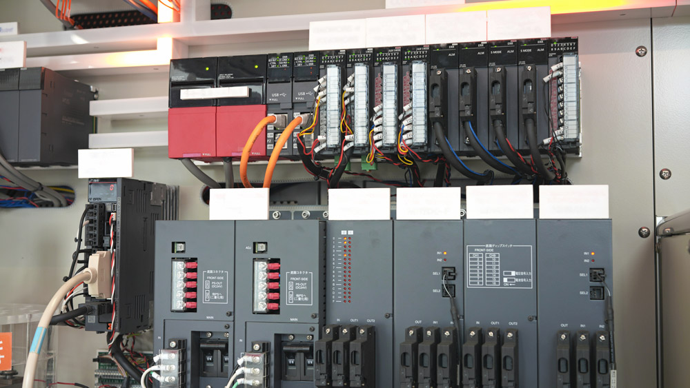 制御盤の設計・制作、PLC・タッチパネル設計なら｜株式会社山瀬電機